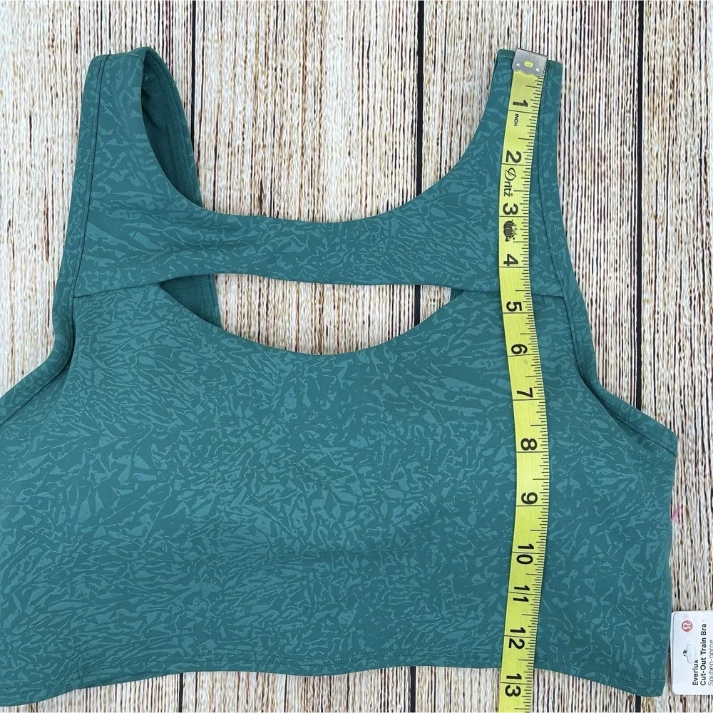 Lululemon Everlux Cut-Out Train Bra Sz 8‎ Teal Green Textured Medium Support NWT